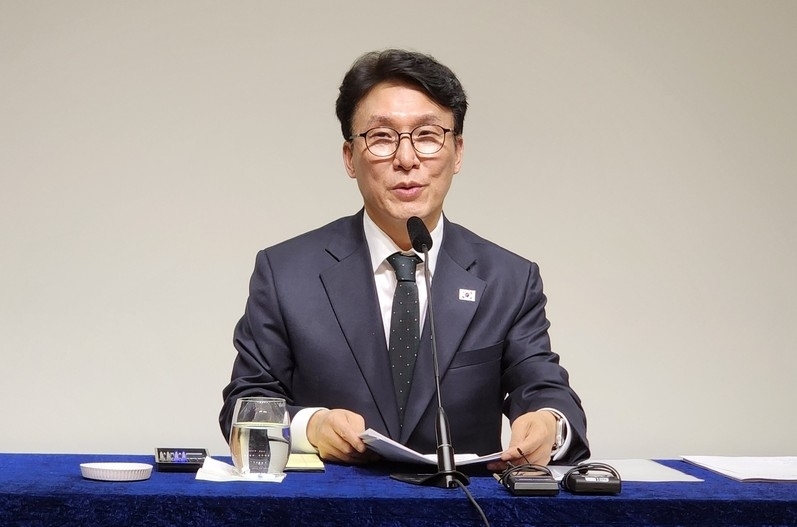 한국 특파원단과 간담회하는 김민석 국무총리 (워싱턴=연합뉴스) 박성민 특파원 = 김민석 국무총리가 13일(현지시간) 미국 워싱턴DC 한국문화원에서 한국 특파원단과 간담회를 하고 있다.2026.3.13.min22@