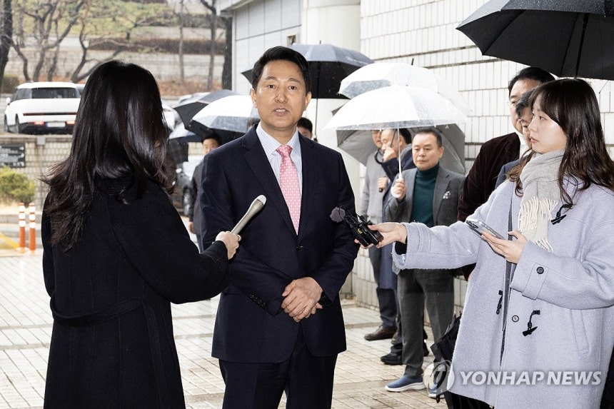 오세훈 총장 공판 출석