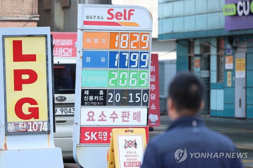 전쟁, 고유가 대응 25조원 추경 편성 (서울=연합뉴스) 류효림 기자 = 당정은 이번 추가경정예산안을 25조원 규모로 편성하기로 했다. 더불어민주당과 정부, 청와대는 지난 22일 국회에서 고위 협의회를 열어 추경안