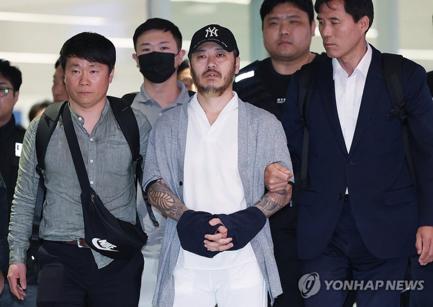 마약왕 박왕열 송환 (영종도=연합뉴스) 신준희 기자 = 필리핀에서 교민 3명 살해, 탈옥, 국내 마약 유통 등을 일삼으며 