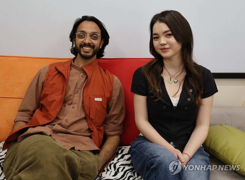 '더 라스트맨' 위해 한국 찾은 나비 브라운-샹코 차우드후리 (서울=연합뉴스) 이재희 기자 = 영국 초연되는 한국 창작 뮤지컬 '더 라스트맨'에 출연하는 배우 나비 브라운(오른쪽·Nabi Brown)과 무대 디자인을