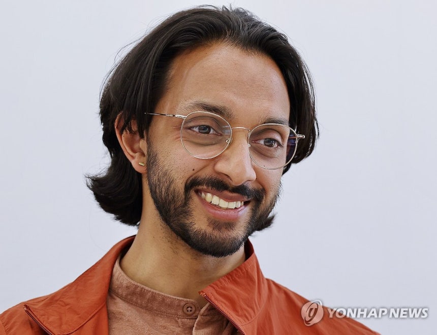 '더 라스트맨' 위해 한국 찾은 샹코 차우드후리 (서울=연합뉴스) 이재희 기자 = 영국 초연되는 한국 창작 뮤지컬 '더 라스트맨'의 무대 디자인을 맡은 샹코 차우드후리(Shankho Chaudhuri)가 25일 서울