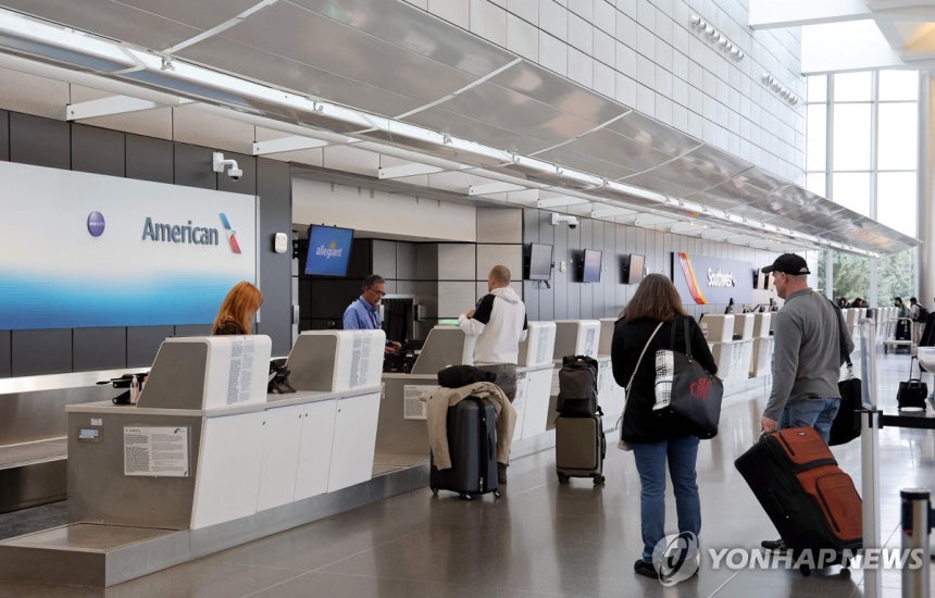 공항 수속 카운터 [AFP=연합뉴스. 재판매 및 DB 금지]