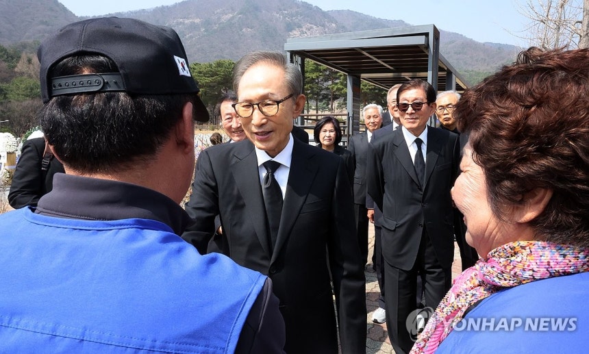 천안함 추모 이명박 前대통령 현충원 참배