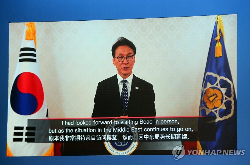 김민석, 中보아오포럼 영상 기조연설
(보아오[하이난]=연합뉴스) 한종구 특파원 = 26일 오전 중국 하이난성 보아오에서 열린 보아오포럼 개막식에서 김민석 국무총리가 영상으로 기조연설을 하고 있다. 2026.3.26.