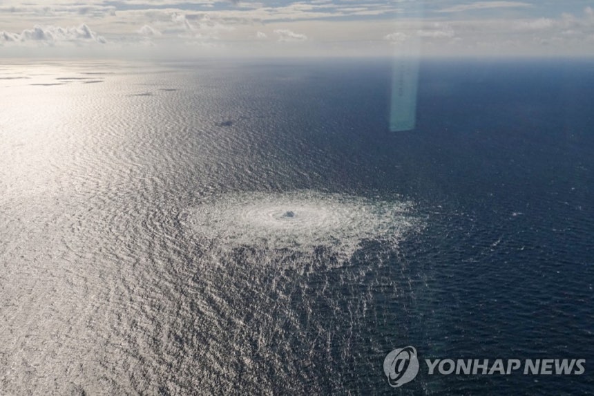 2022년 9월 27일 노르트스트림 해저 가스관 파손으로 가스가 유출되고 있는 모습.
[EPA 연합뉴스 자료사진. 재판매 및 DB 금지]