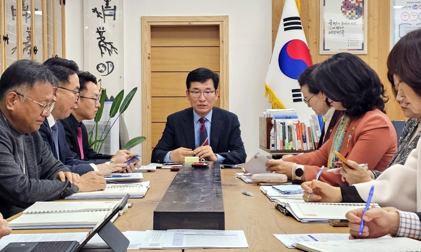 기획회의 주재하는 윤건영 충북교육감
[충북도교육청 제공. 재판매 및 DB 금지]