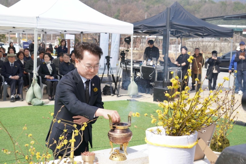 육동한 춘천시장,분향 [춘천시 제공.재판매 및 DB 금지]