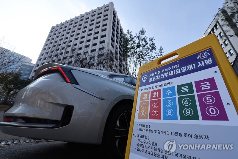 韓国人「国際原油価格が120〜130ドルになれば、民間車両にも5部制を導入する」→「国民統制シーズン2か？」