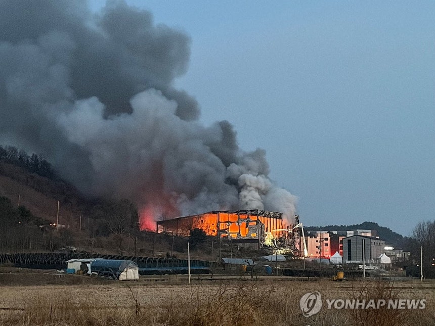 용인 처인구 물류창고서 불 [독자 제공.재판매 및 DB 금지] 