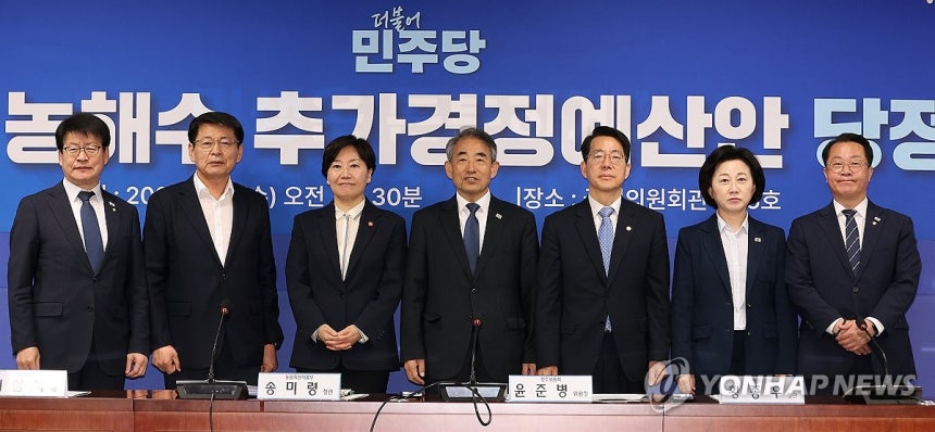 민주당,2026 농해수 추가경정예산안 당정 협의 (서울=연합뉴스) 배재만 기자 = 국회 농해수위 소속 더불어민주당 윤준병 정조위원장과 위원들이 1일 국회 의원회관에서 열린 2026 농해수 추가경정예산안 당정 협의에