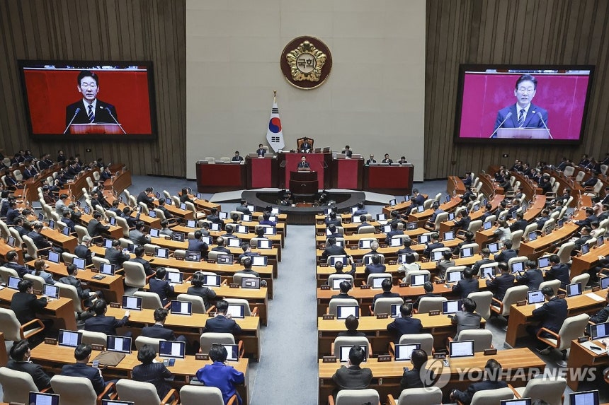 2026 추가경정예산안 시정연설 하는 이재명 대통령 (서울=연합뉴스) 신현우 기자 = 이재명 대통령이 2일 국회에서 2026 추가경정예산안 시정연설을 하고 있다. 2026.4.2 nowwego@yna.co.kr