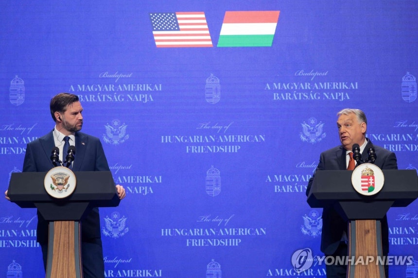 기자회견 하는 밴스 미국 부통령과 오르반 헝가리 총리
[AFP 연합뉴스 재배포 및 DB 금지]