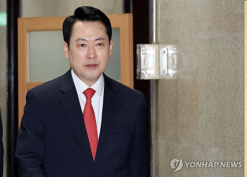 장동혁 대표, 여야정 민생경제 협의체 회담 마치고
(서울=연합뉴스) 이동해 기자 = 국민의힘 장동혁 대표가 7일 국회에서 이동하고 있다. 2026.4.7 eastsea@yna.co.kr