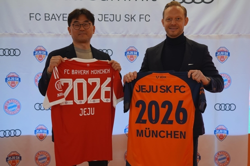 Jo Ja-ryong, CEO of Jeju SK FC (L), and Rouven Kasper, Bayern Munich's board member for marketing an