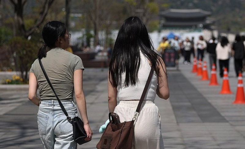 한낮 최고 30도 육박 돌연 초여름…내일도 '더위' 계속 연합뉴스 관련 대표 이미지