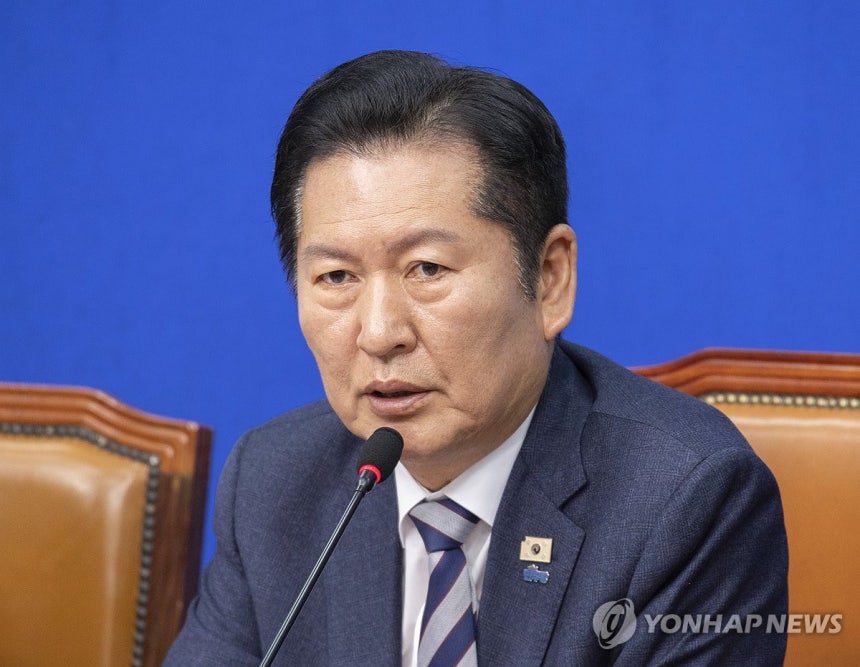 최고위원회의에서 발언하는 정청래 대표 (서울=연합뉴스) 황광모 기자 = 더불어민주당 정청래 대표가 13일 국회에서 열린 최고위원회의에서 발언하고 있다. 2026.4.13 hkmpooh@yna.co.kr