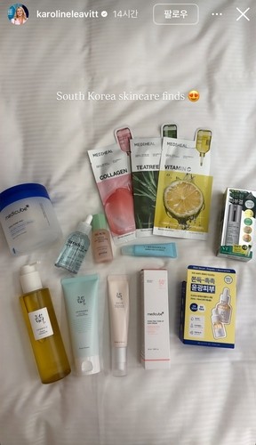 지난해 10월 캐롤라인 레빗 백악관 대변인이 한국서 구매한 화장품 인증샷
[캐롤라인 레빗 백악관 대변인 인스타그램 캡처. 재판매 및 DB 금지]