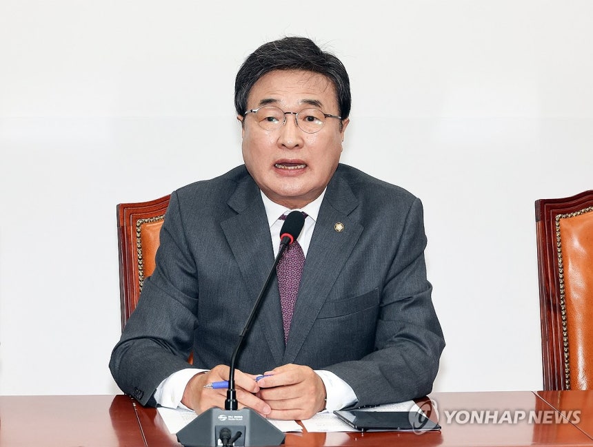 김대식 당 대표 특보단장, 장동혁 방미 일정 관련 기자회견 (서울=연합뉴스) 배재만 기자 = 국민의힘 장동혁 대표의 특보단장인 김대식 의원이 13일 국회에서 장 대표의 방미 일정과 관련해 기자회견을 하고 있다. 20