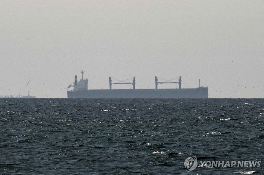 호르무즈 해협 인근의 화물선 [로이터=연합뉴스 자료사진.재판매 및 DB 금지]