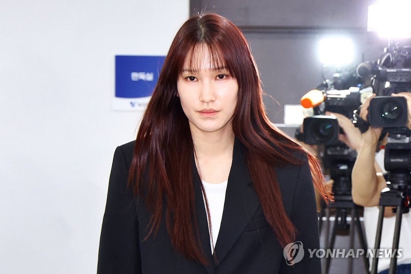 상벌위원회 출석하는 <b>안혜진</b>