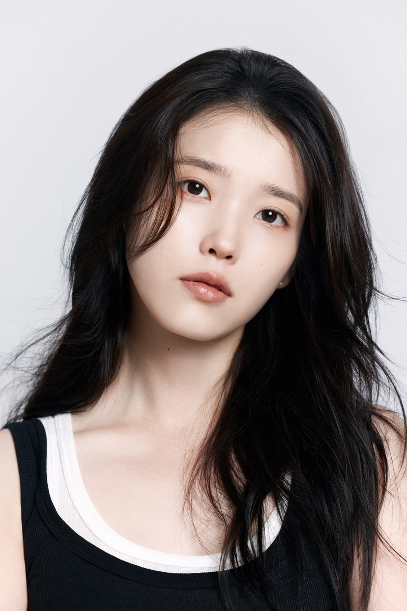 아이유 , 어린이날 맞아 1억원 기부