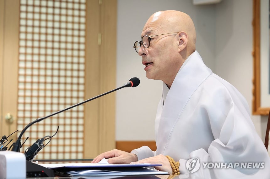 인사말하는 조계종 총무원장 진우스님 (서울=연합뉴스) 류효림 기자 = 조계종 총무원장 진우스님이 7일 서울 종로구 한국불교역사문화기념관에서 열린 조계종,'마음 평안의 달' 기자간담회에서 인사말을 하고 있다.202