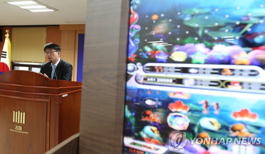 수원지검, 조폭낀 '바다이야기' 유통조직 적발 발표
(수원=연합뉴스) 신영근 기자 = 수원지검 강력부 윤재필 부장검사가 불법 사행성 오락기인 '바다이야기'를 제조, 판매하고 폐업 공장 등지에서 불법 오락영업을 벌여온