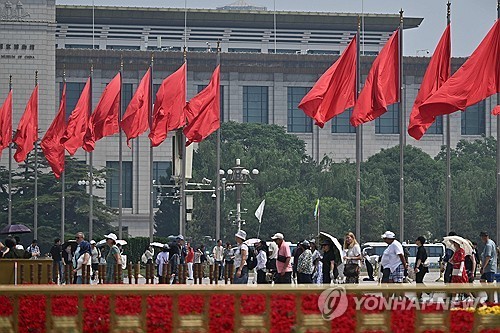 트럼프 방중 앞둔 톈안먼 광장 (베이징 AFP=연합뉴스) 도널드 트럼프 미국 대통령의 중국 방문을 앞둔 2026년 5월 13일 중국 베이징 톈안먼 광장의 모습.(Photo by Pedro PARDO / AFP) 2