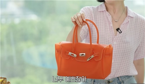 '젤리 퍼킨백' 소개하는 최화정
[최화정 유튜브 채널 '안녕하세요 최화정이에요' 영상 캡처. 재판매 및 DB 금지]