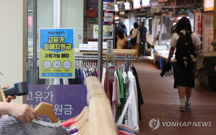내일부터 2차 고유가 지원금 신청 (서울=연합뉴스) 이진욱 기자 = 오는 18일부터 고유가 피해지원금 2차 지급이 시작한다. 고유가 피해지원금 2차 지급 대상자는 소득 하위 70%로 약 3천600만명이다. 지급 대상