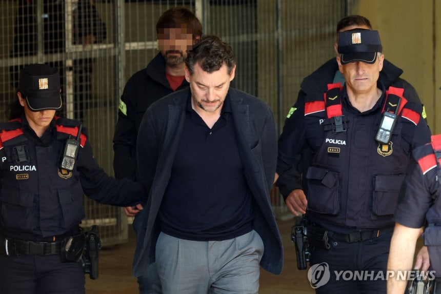 법원 출석하는 조나탄 안디치 망고 부회장 [AFP 연합뉴스 자료사진. 재판매 및 DB 금지]