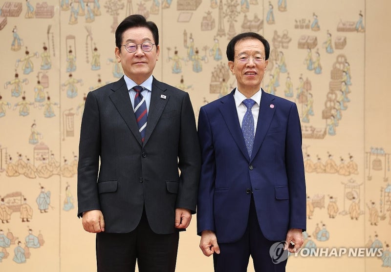 부총리급한테 메일로 경고를? 선 제대로 넘은 청와대 행정관