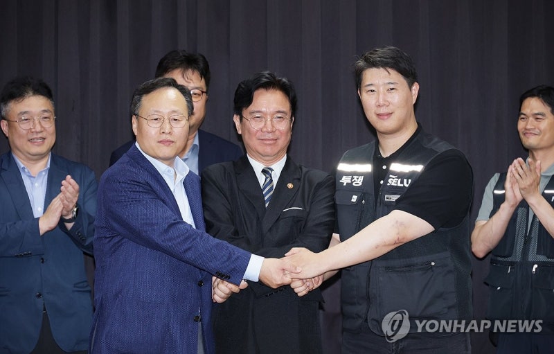 삼성전자 노사, 총파업 전날밤 극적합의…노조 투표만 남아(종합)