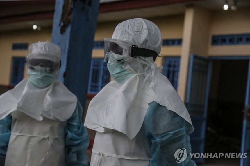 감염 지역 병원의 의료진<br>[AFP=연합뉴스. 재판매 및 DB 금지]
