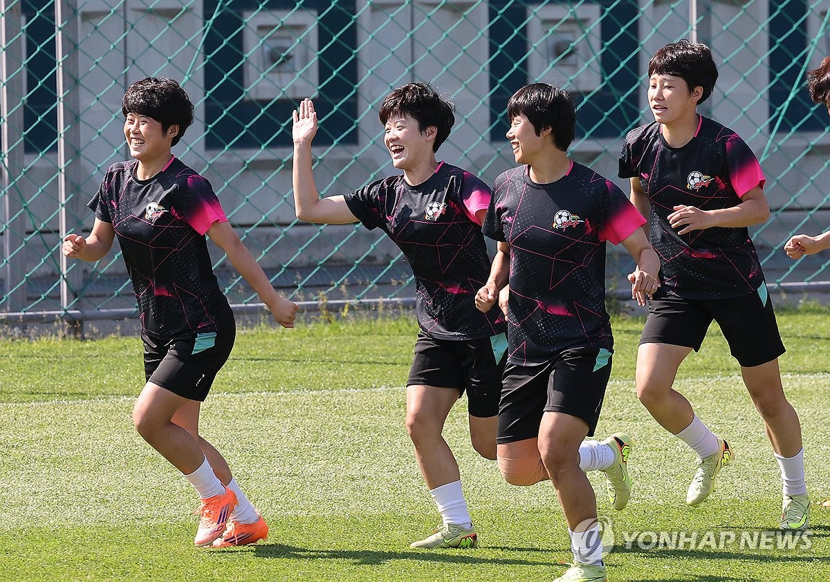 <b>내고향여자축구단</b>, 훈련은 즐겁게