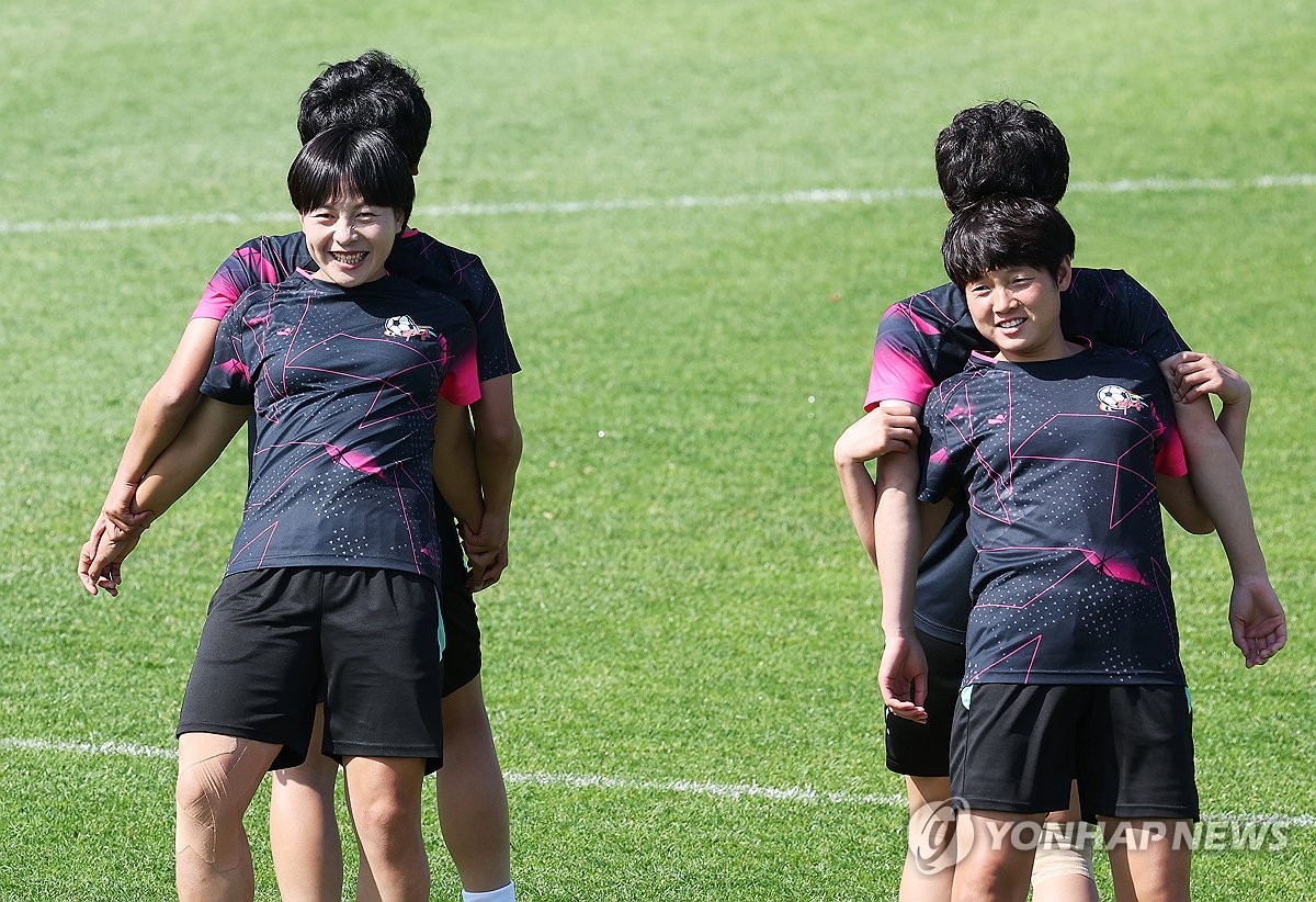 <b>내고향</b>여자<b>축구단</b>, 훈련은 즐겁게