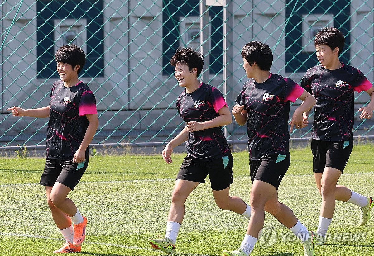 <b>내고향여자축구단</b>, 훈련은 즐겁게