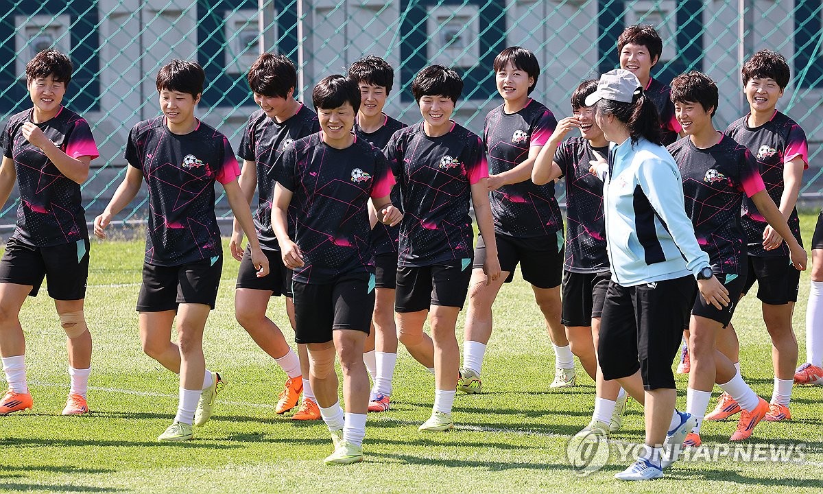<b>내고향여자축구단</b>, 훈련은 즐겁게