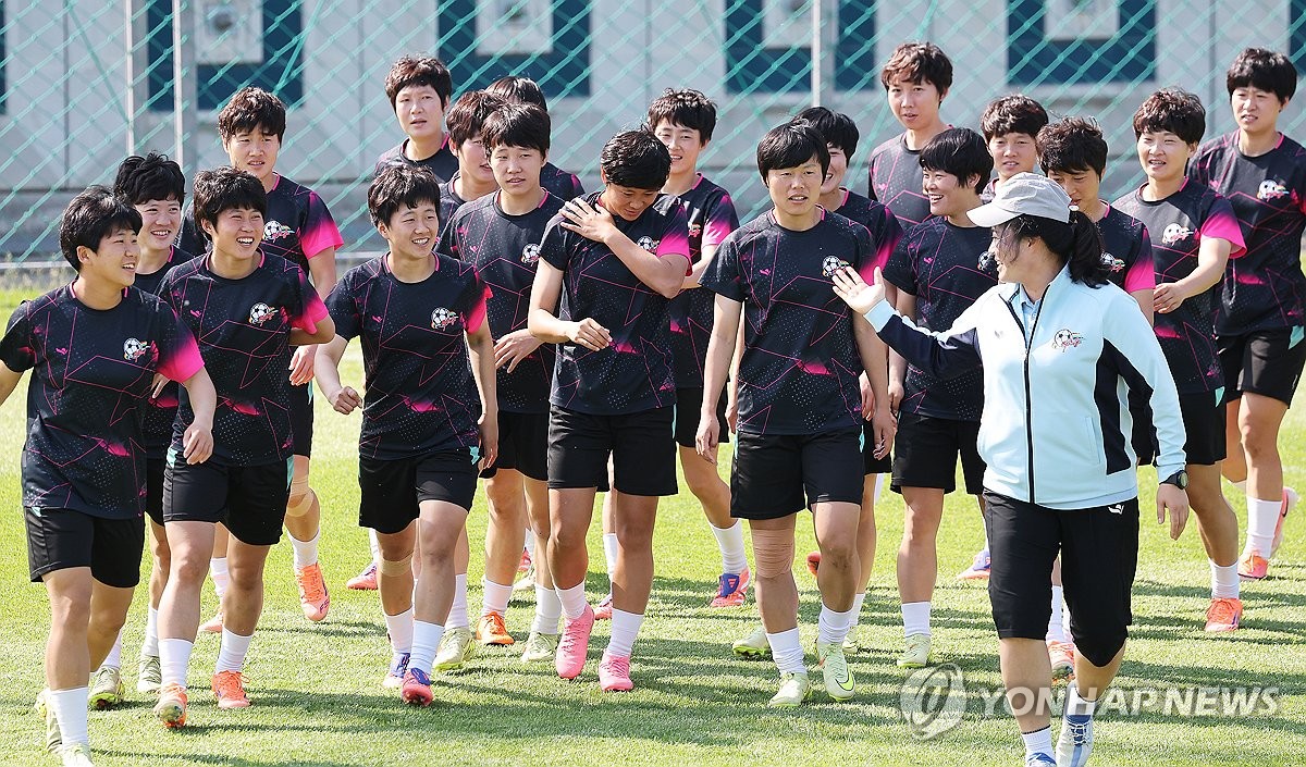 <b>내고향</b>여자<b>축구단</b>, 훈련은 즐겁게