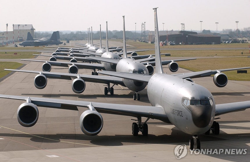 미 공군의 공중급유기 KC-135
[EPA=연합뉴스. 재판매 및 DB 금지]