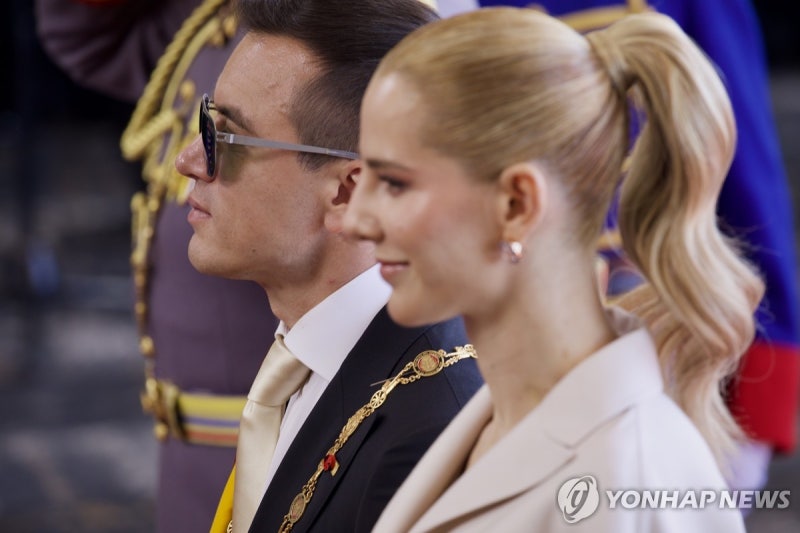 4년 걸릴 학위를 8개월 만에? 에콰도르 영부인의 '초능력' 논란