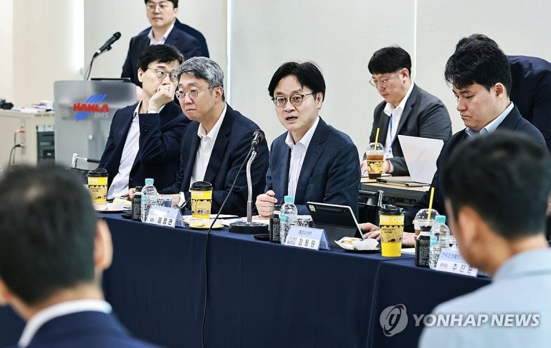 김정관 장관 "조선기자재·중소조선은 K-조선 뿌리"
