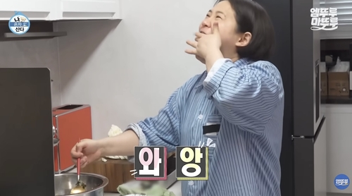 지난달 10일 방영된 '나 혼자 산다' 속 개그맨 김신영의 모습
[MBC 공식 유튜브 채널 캡처. 재판매 및 DB 금지]