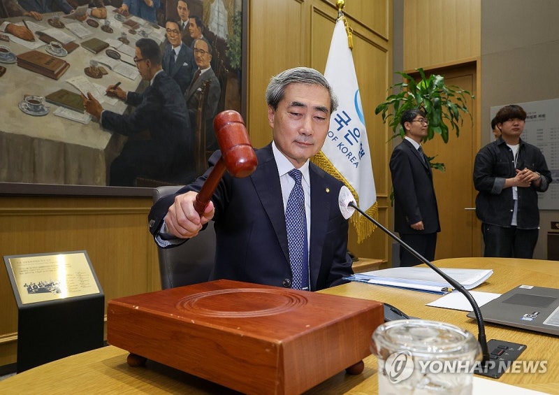 8연속 동결... 한은은 지금 신중함 그 자체야.