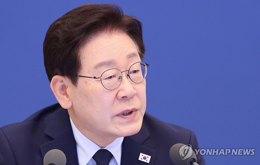 이재명 대통령, 수석보좌관회의 발언(서울=연합뉴스) 한상균 기자 = 이재명 대통령이 28일 청와대에서 열린 수석보좌관회의에서 발언하고 있다. 2026.5.28 xyz@yna.co.kr