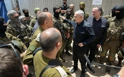 네타냐후 "헤즈볼라가 공격 안 멈추면 <b>베이루트</b> 때릴 것"