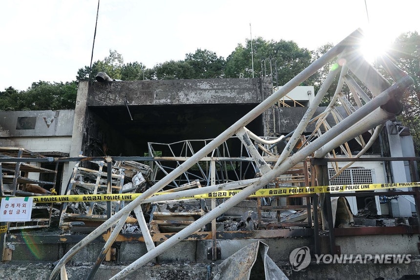 폭발 사고 발생한 한화에어로스페이스 대전사업장 (대전=연합뉴스) 이동해 기자 = 1일 폭발 사고가 발생한 대전 유성구 한화에어로스페이스 대전사업장. 이날 사고로 현재까지 5명이 숨지고 2명이 중경상을 입은 것으로 파