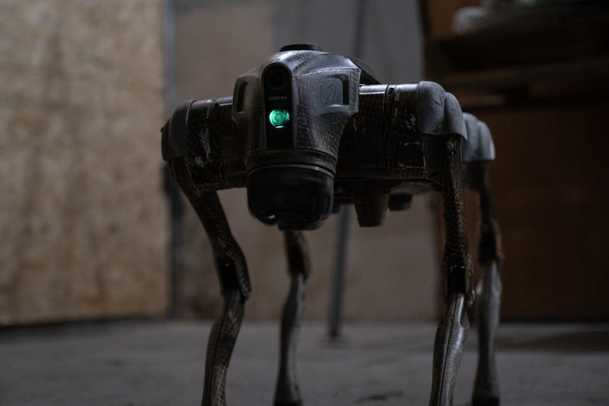 2025년 1월 25일 우크라이나 하르키우 모처에서 정찰 임무에 사용되는 개 모양의 지상 드론(ground drone).[EPA=연합뉴스 자료사진.재판매 및 DB 금지]