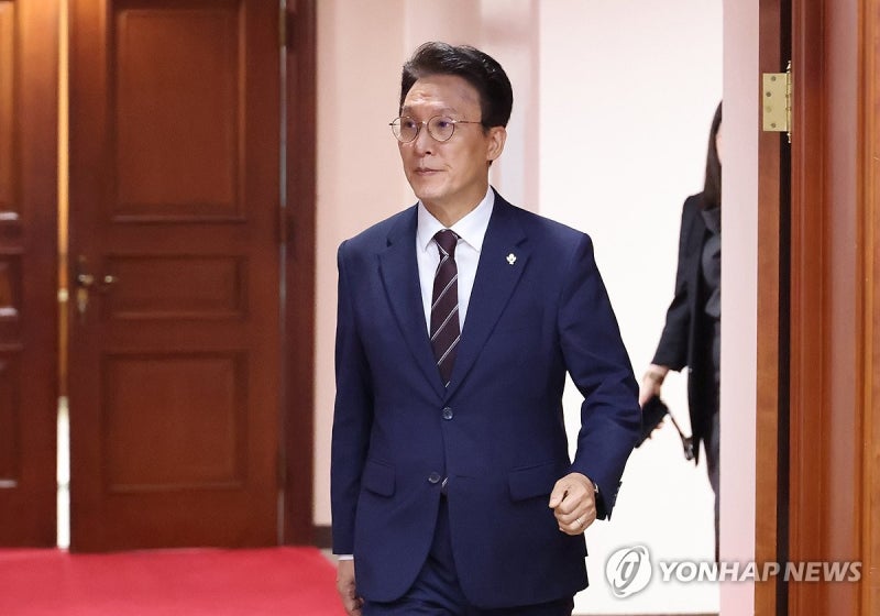金총리 "<b>페북</b>에 저도 모르는 '좋아요' 다수 눌려…엑스로 소통"